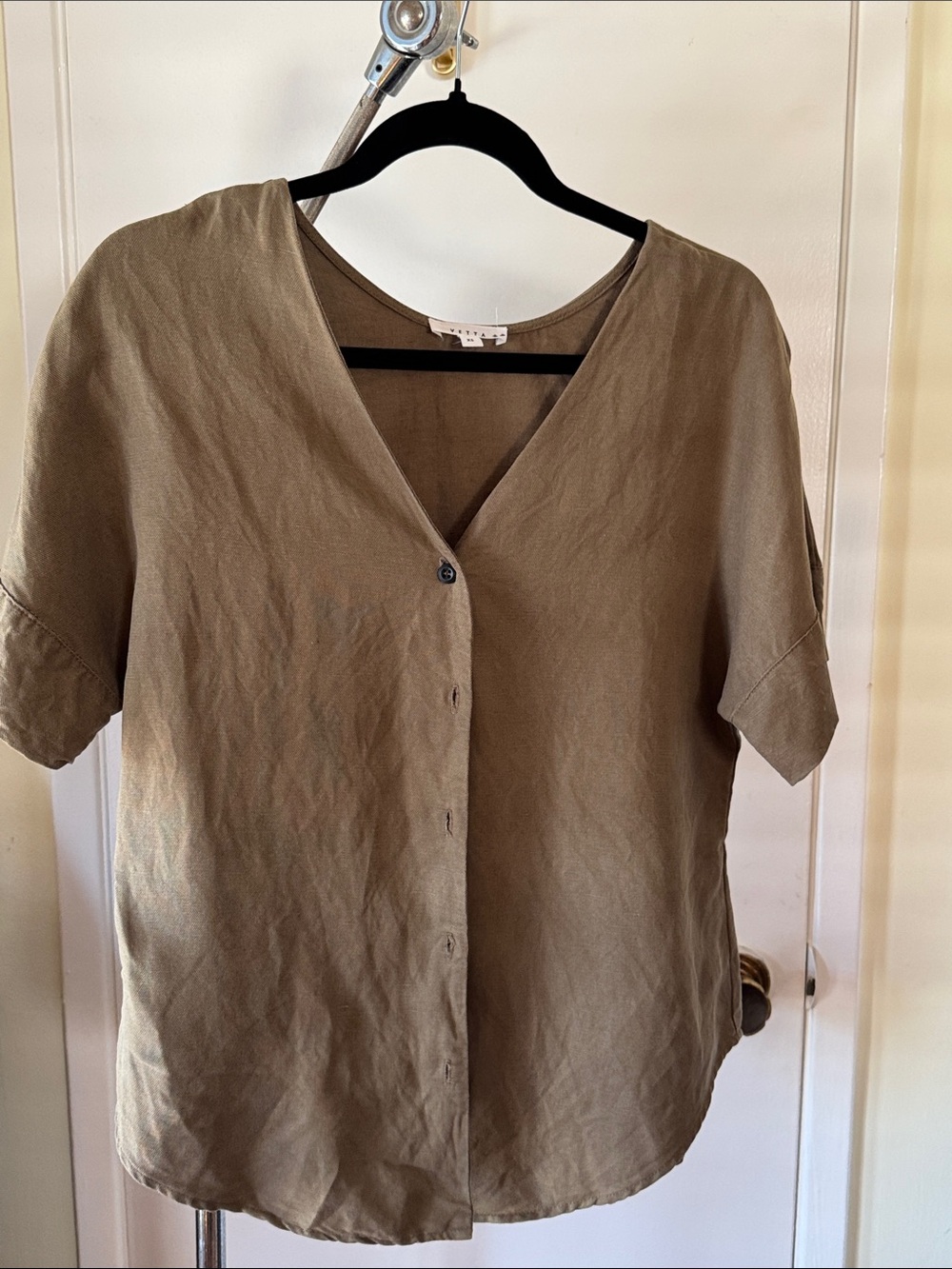 VETTA Olive Button-Front V-Neck Short Sleeve Top